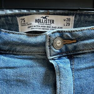 Juniors, Hollister, curvy ultra high-rise Dad Jean size 7 short ripped